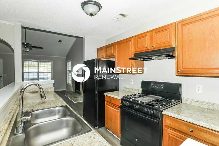 1514 N Hampton Ct - Photo 7 of 18
