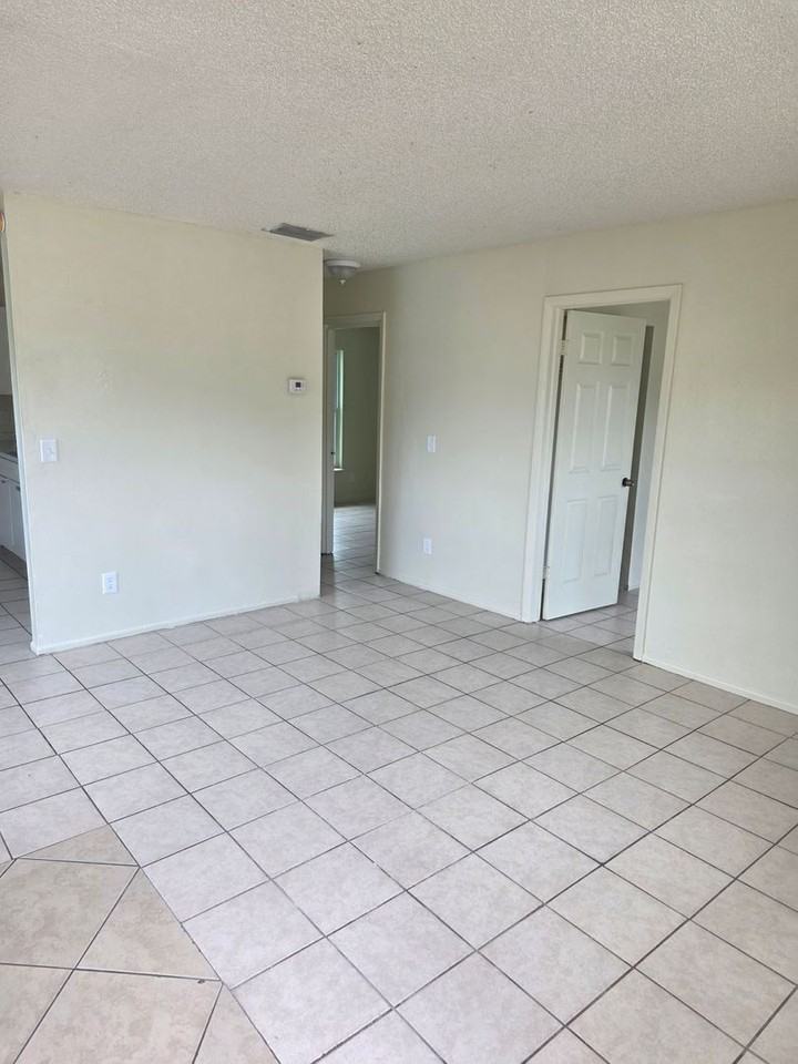 335 61st Ave E - Photo 2 of 10