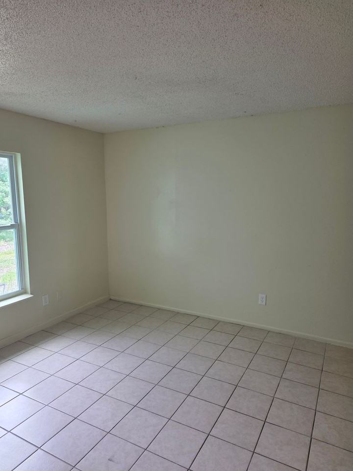 335 61st Ave E - Photo 5 of 10