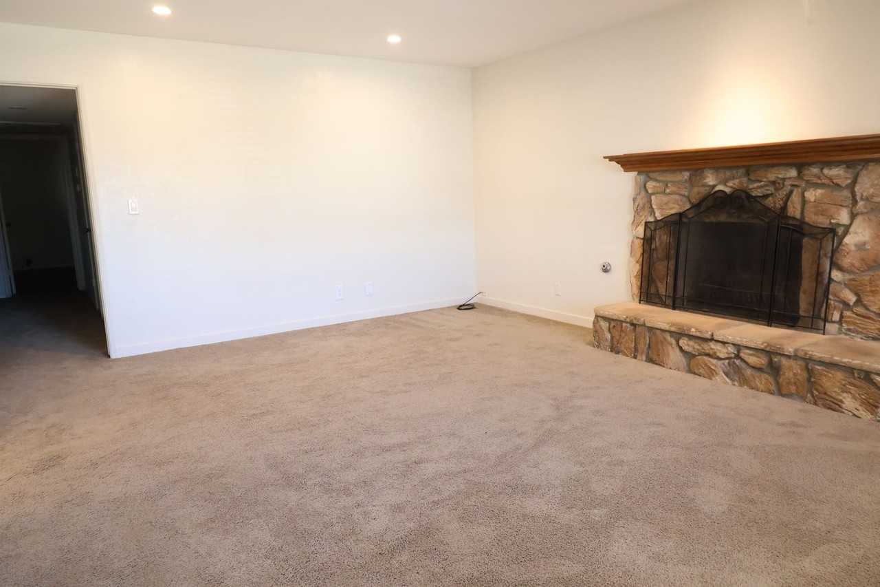 112 Rawhide Ln - Photo 3 of 19