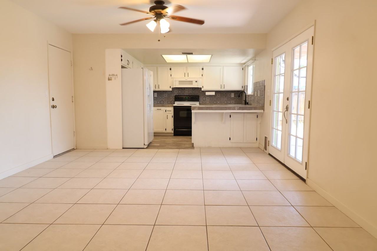 112 Rawhide Ln - Photo 5 of 19