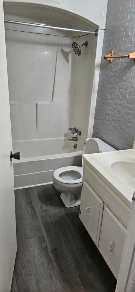 5409 S Hutchinson Ave - Photo 2 of 2