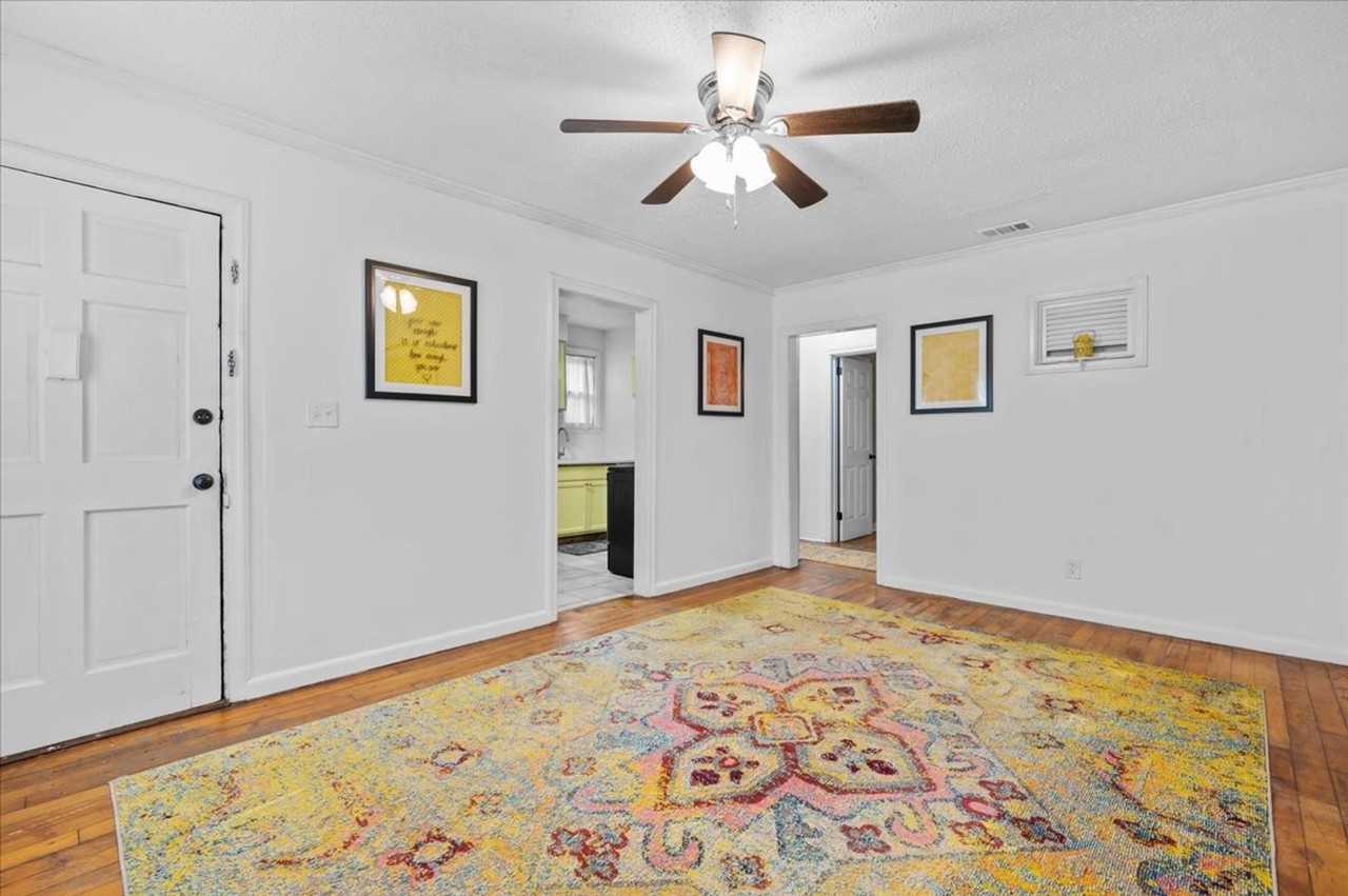 1306 E 53rd St - Photo 5 of 16