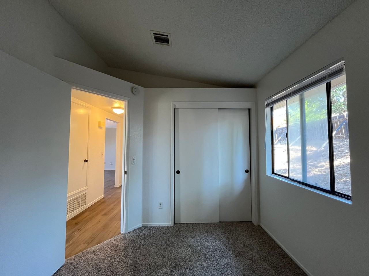 309 Oak Meadow Ln - Photo 7 of 24