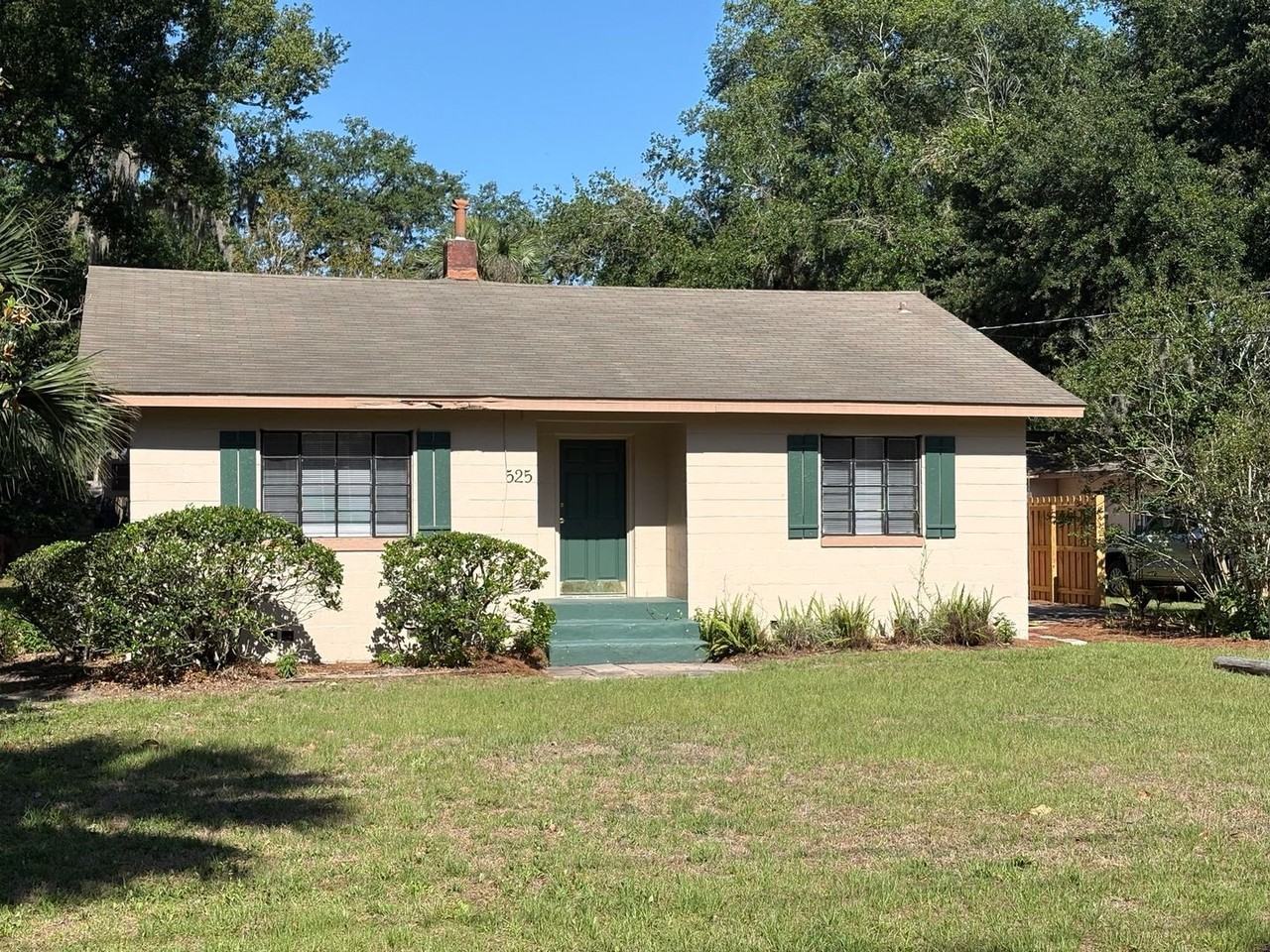 525 Bay Rd - Photo 2 of 13