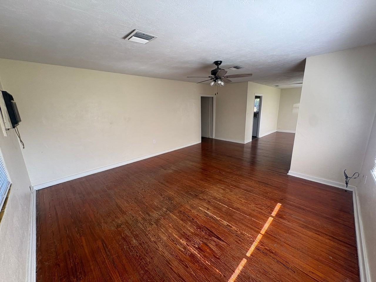 525 Bay Rd - Photo 4 of 13