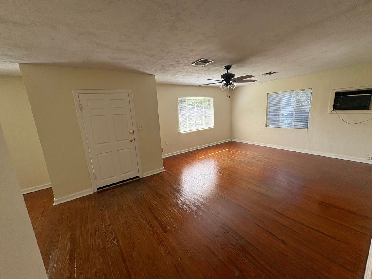 525 Bay Rd - Photo 5 of 13