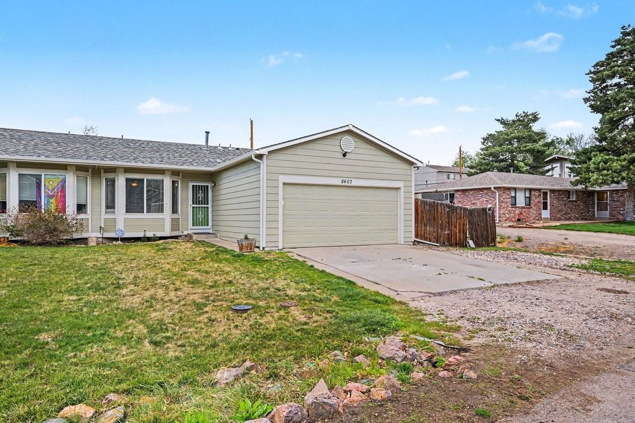 8407 S Reed St - Photo 2 of 21