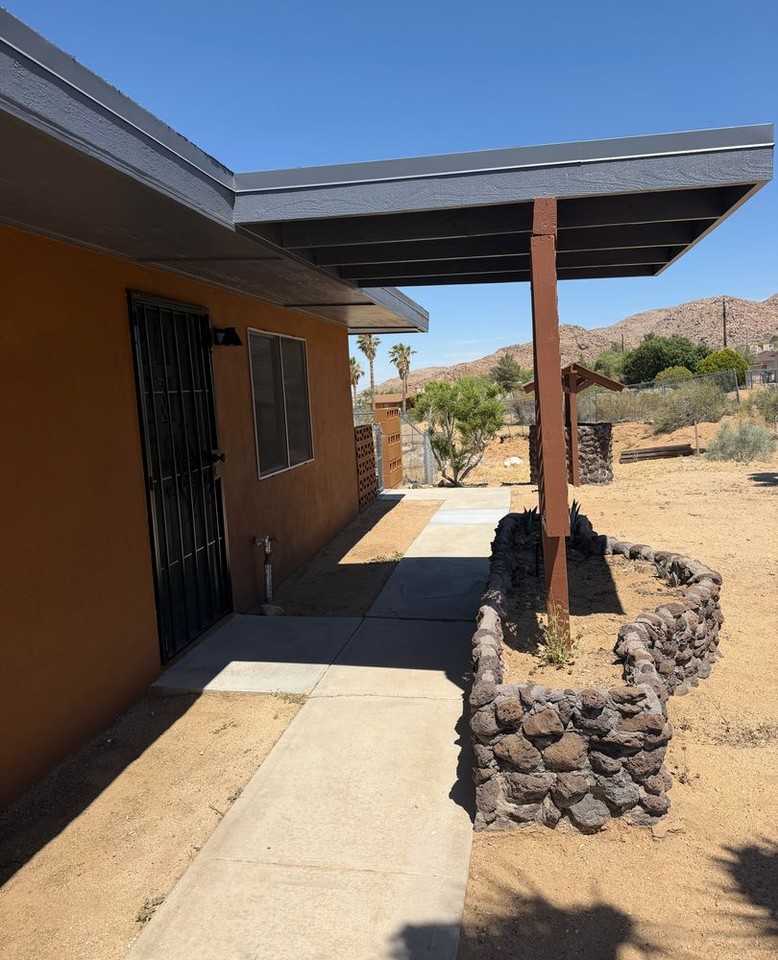 61606 Adobe Dr - Photo 2 of 20