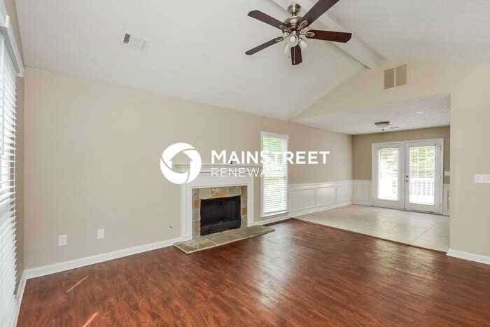 1062 Plantation Blvd Se - Photo 2 of 17