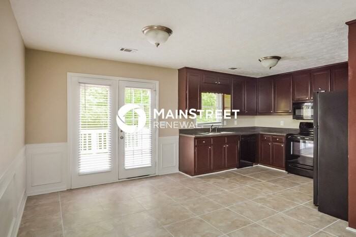1062 Plantation Blvd Se - Photo 4 of 17