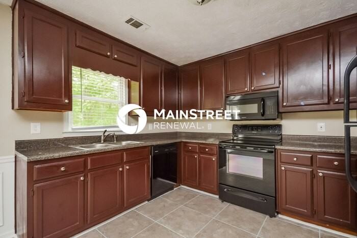 1062 Plantation Blvd Se - Photo 6 of 17