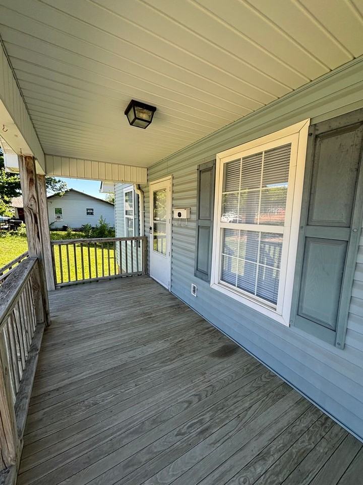 1712 Delaware Ave - Photo 3 of 33