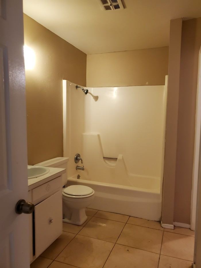 1612 Sam Houston Dr #AA - Photo 5 of 12