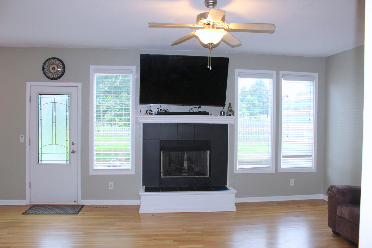 13885 W 153rd Ter - Photo 3 of 24
