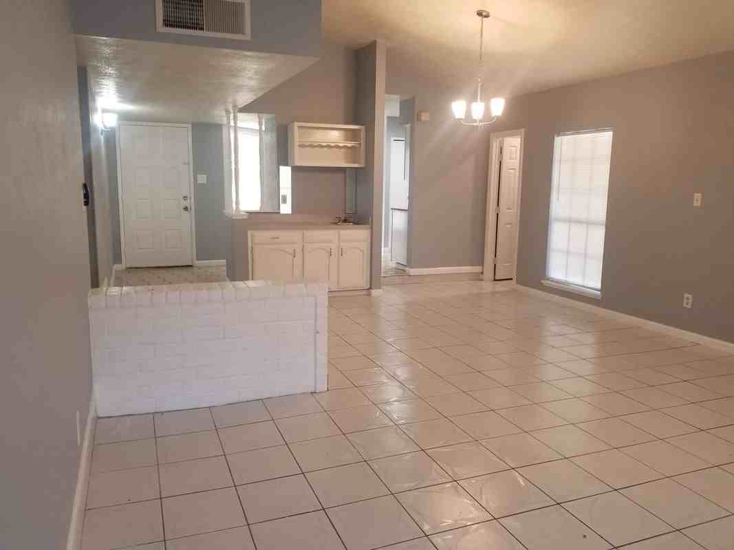 8806 Trailridge Forest Dr - Photo 2 of 44