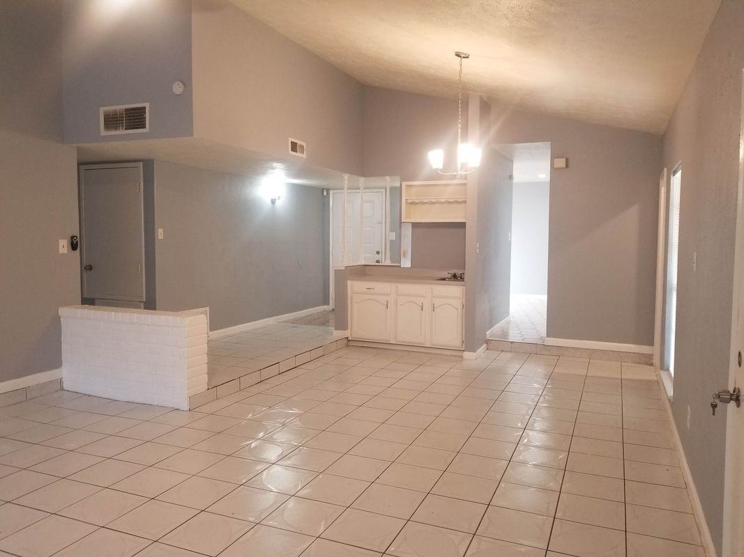 8806 Trailridge Forest Dr - Photo 3 of 44