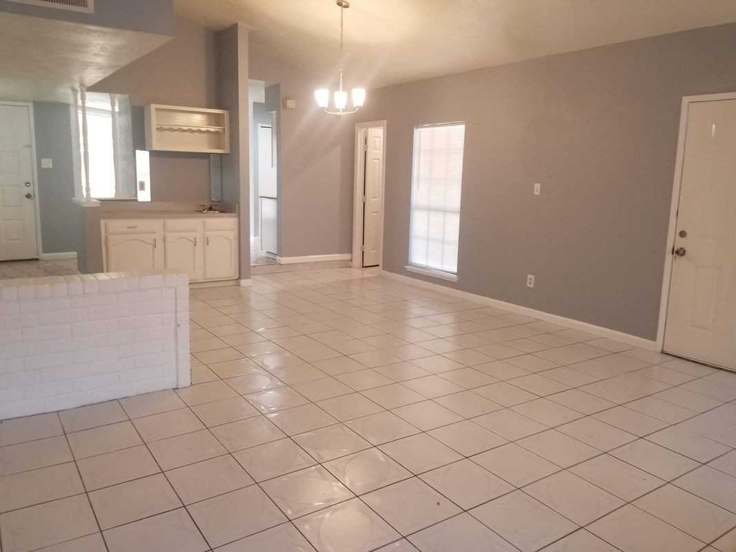8806 Trailridge Forest Dr - Photo 6 of 44