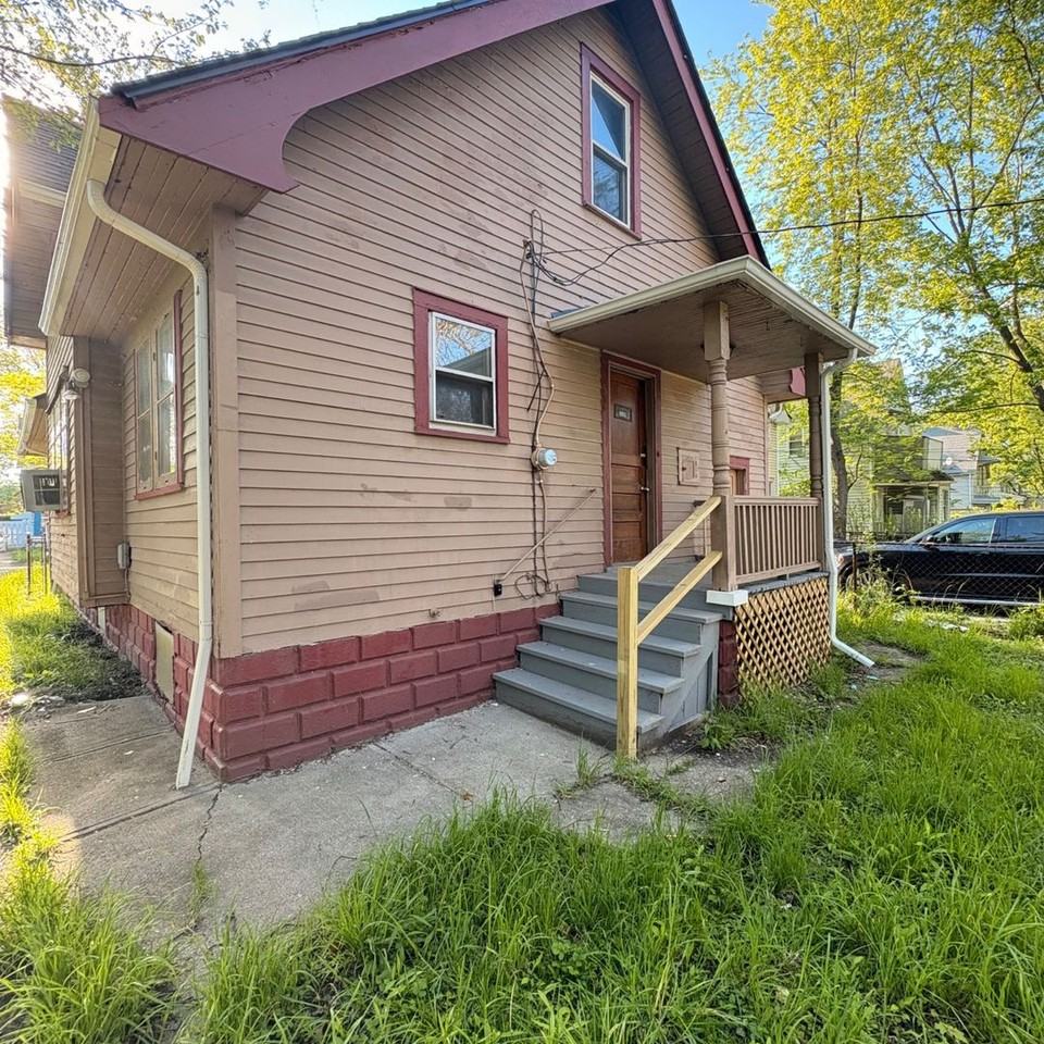 4153 E 136th St - Photo 2 of 15