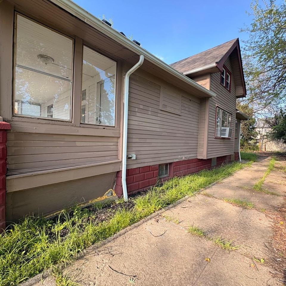 4153 E 136th St - Photo 3 of 15