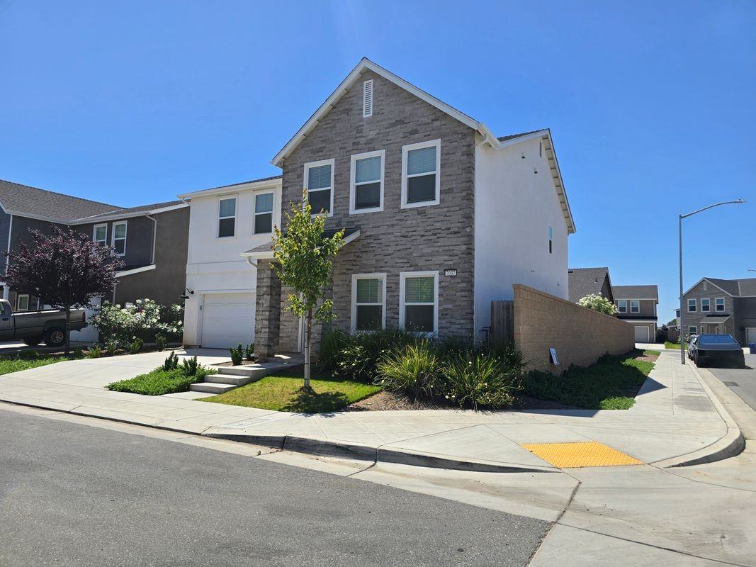 7037 E Cornell Ave - Photo 3 of 42