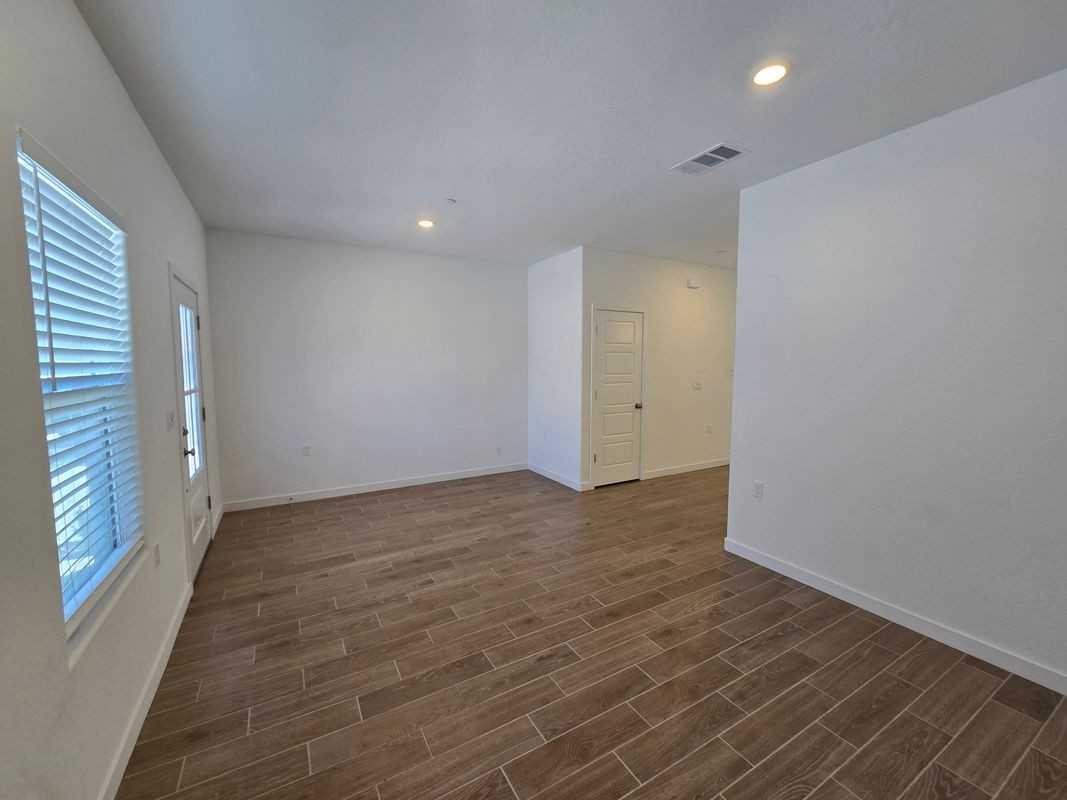 7037 E Cornell Ave - Photo 7 of 42