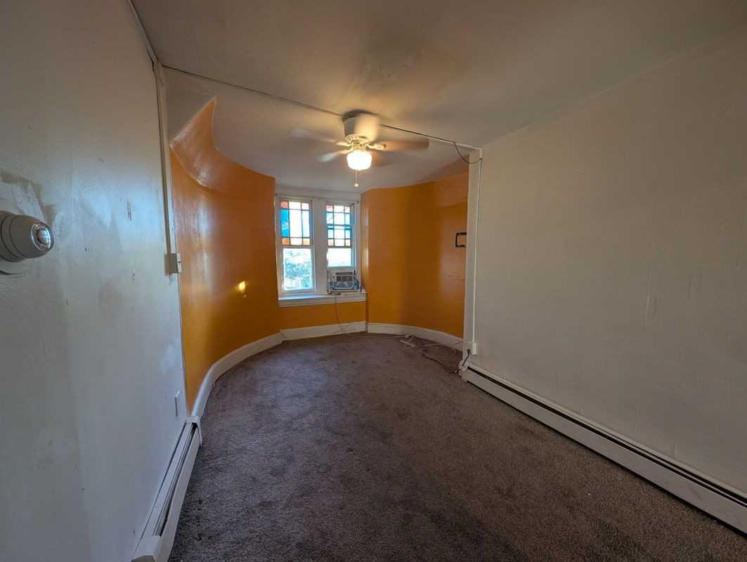 835 W Marshall St ##6 - Photo 7 of 7