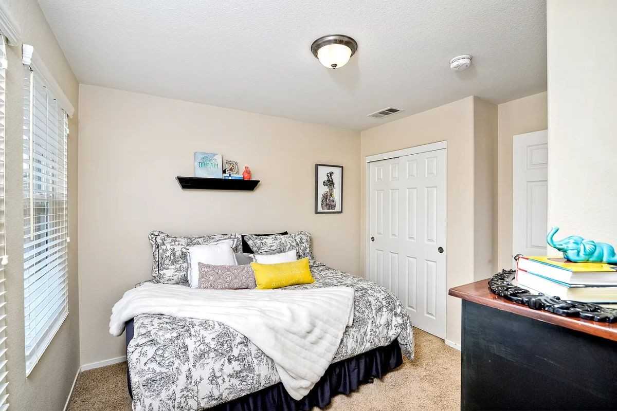 16916 Hutchins Lndg ##68 - Photo 3 of 24