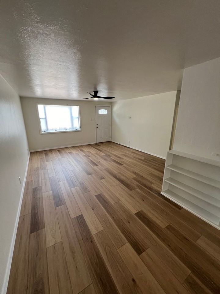 1725 Shirley St Ne - Photo 3 of 17