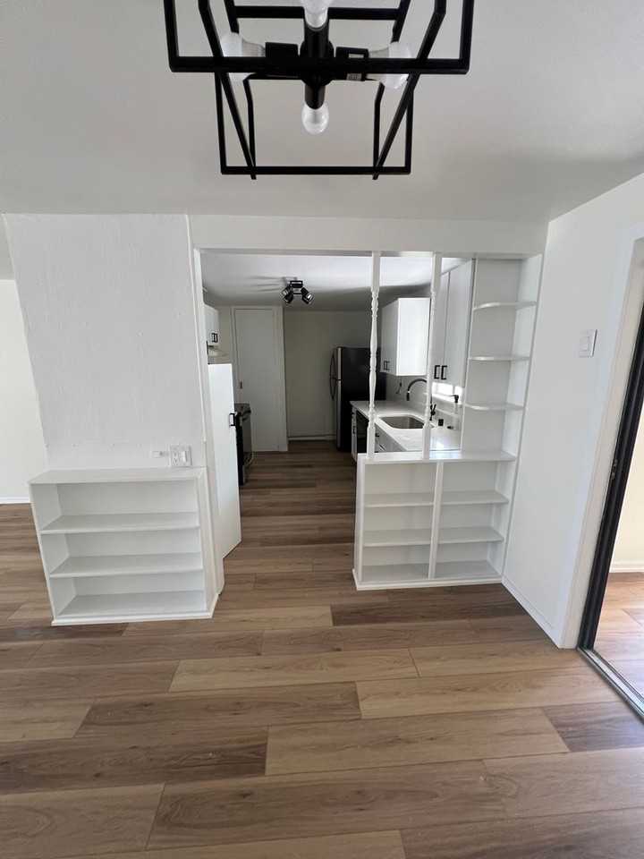 1725 Shirley St Ne - Photo 4 of 17