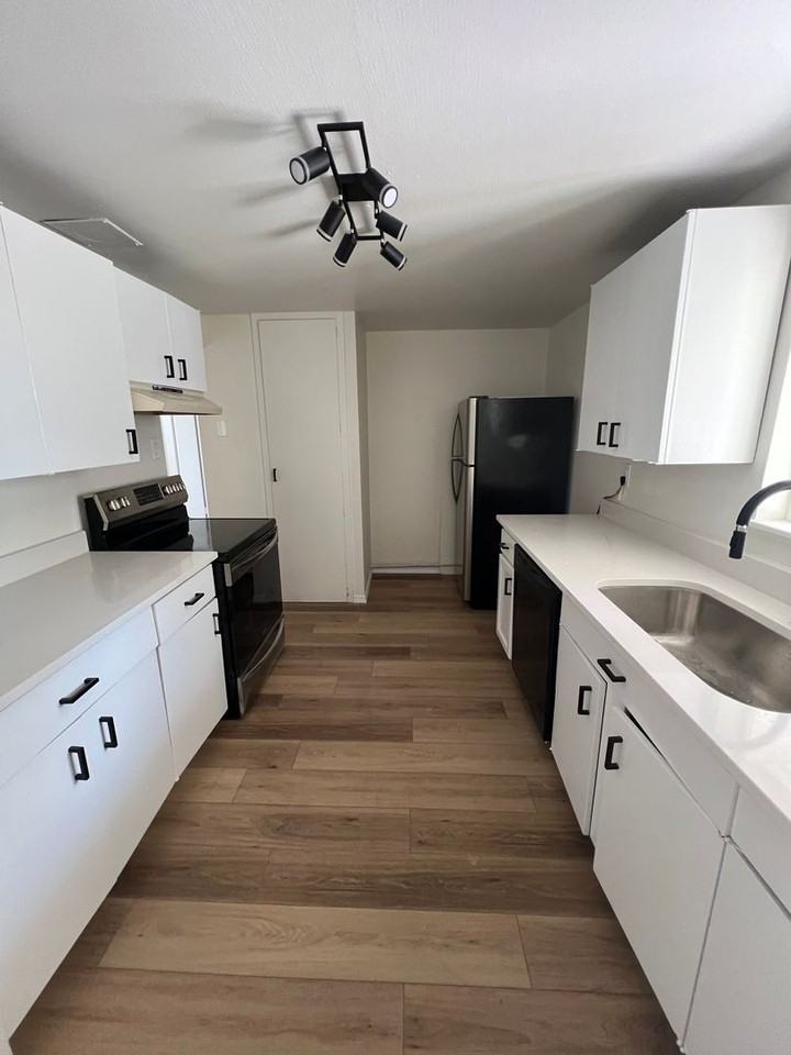 1725 Shirley St Ne - Photo 5 of 17