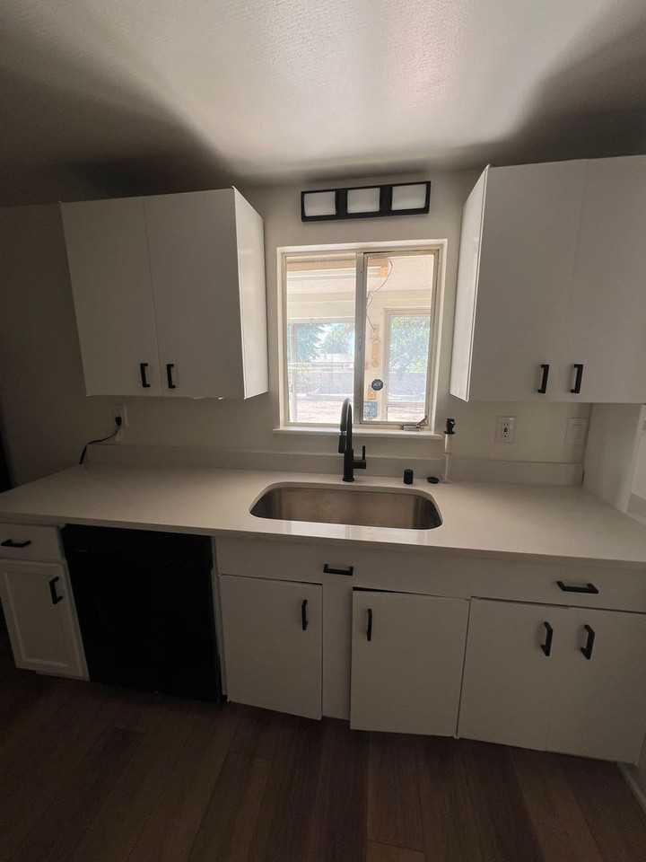 1725 Shirley St Ne - Photo 6 of 17