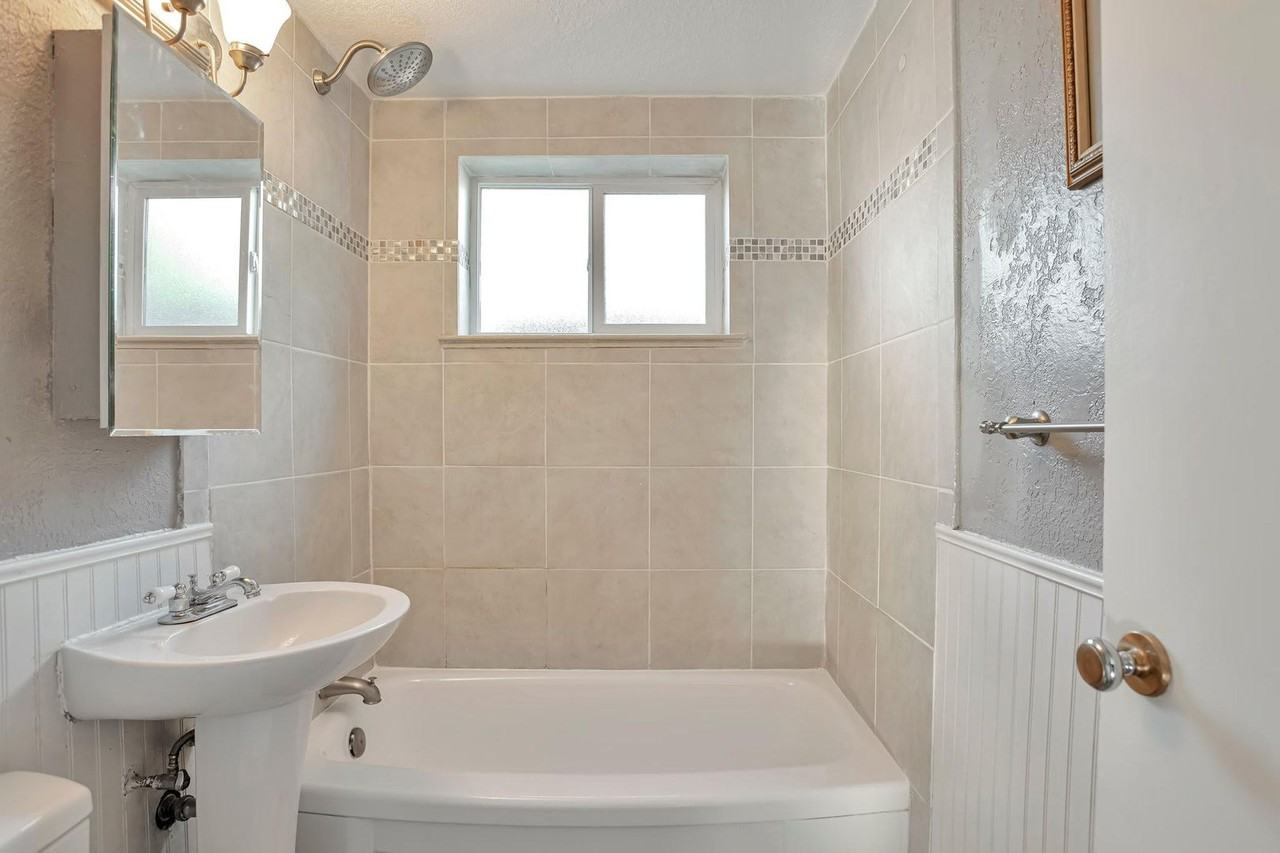 1443 Stuart St - Photo 6 of 10
