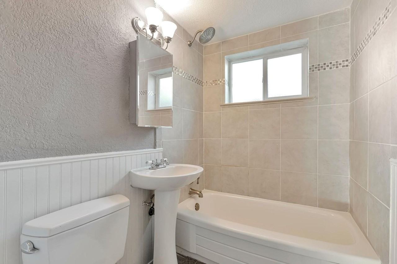 1443 Stuart St - Photo 7 of 10