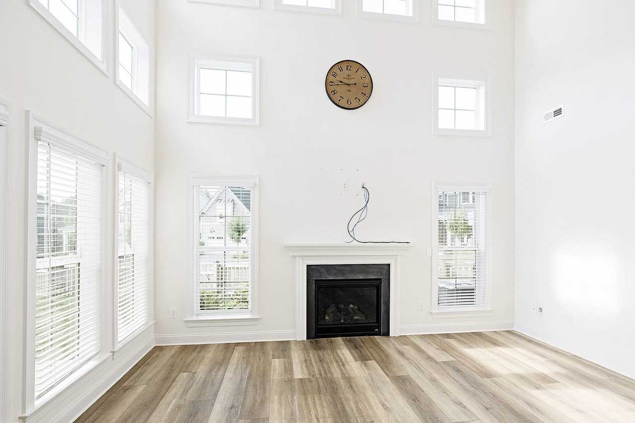 6840 Chancery Ln - Photo 2 of 22