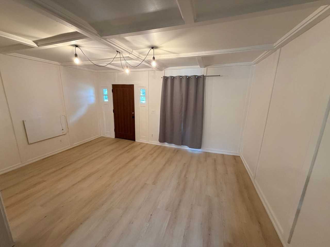585 Highland Ave Ne - Photo 2 of 10