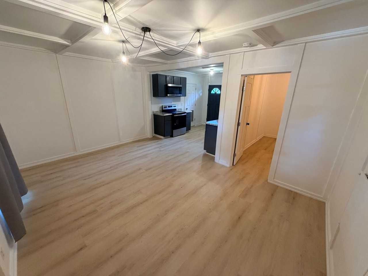 585 Highland Ave Ne - Photo 3 of 10