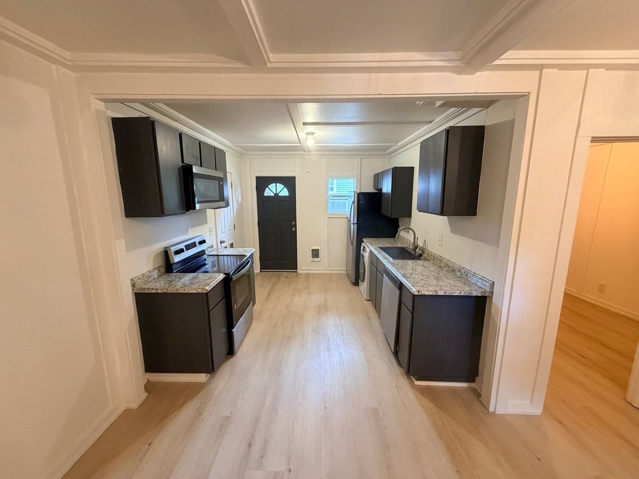 585 Highland Ave Ne - Photo 4 of 10