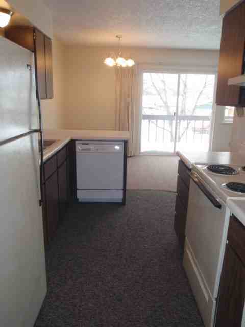 3020 S Garfield St #4 - Photo 4 of 20