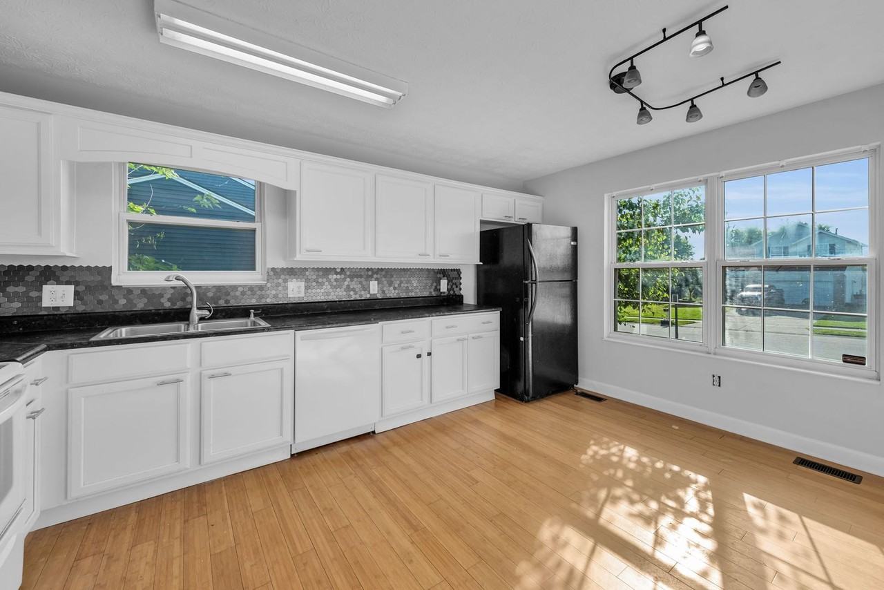 241 Wood Forge Cir - Photo 5 of 35