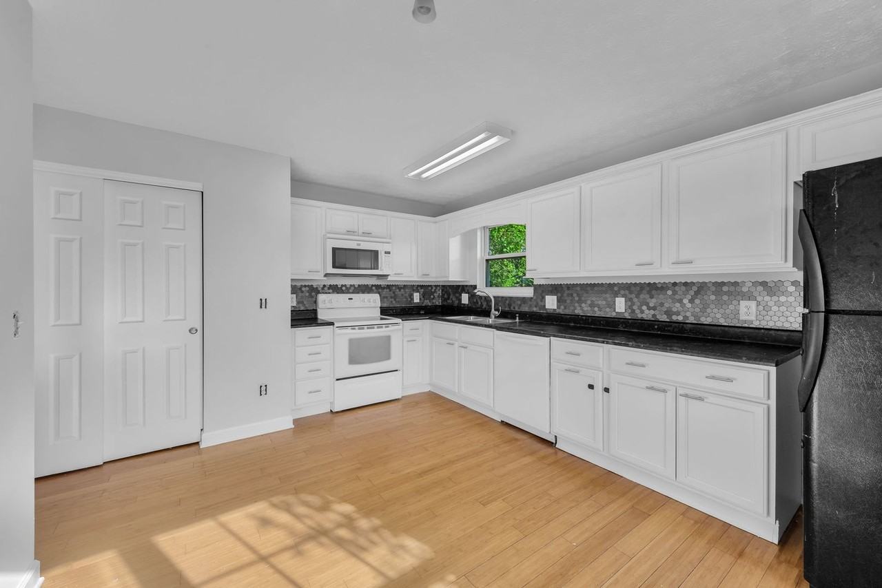 241 Wood Forge Cir - Photo 6 of 35