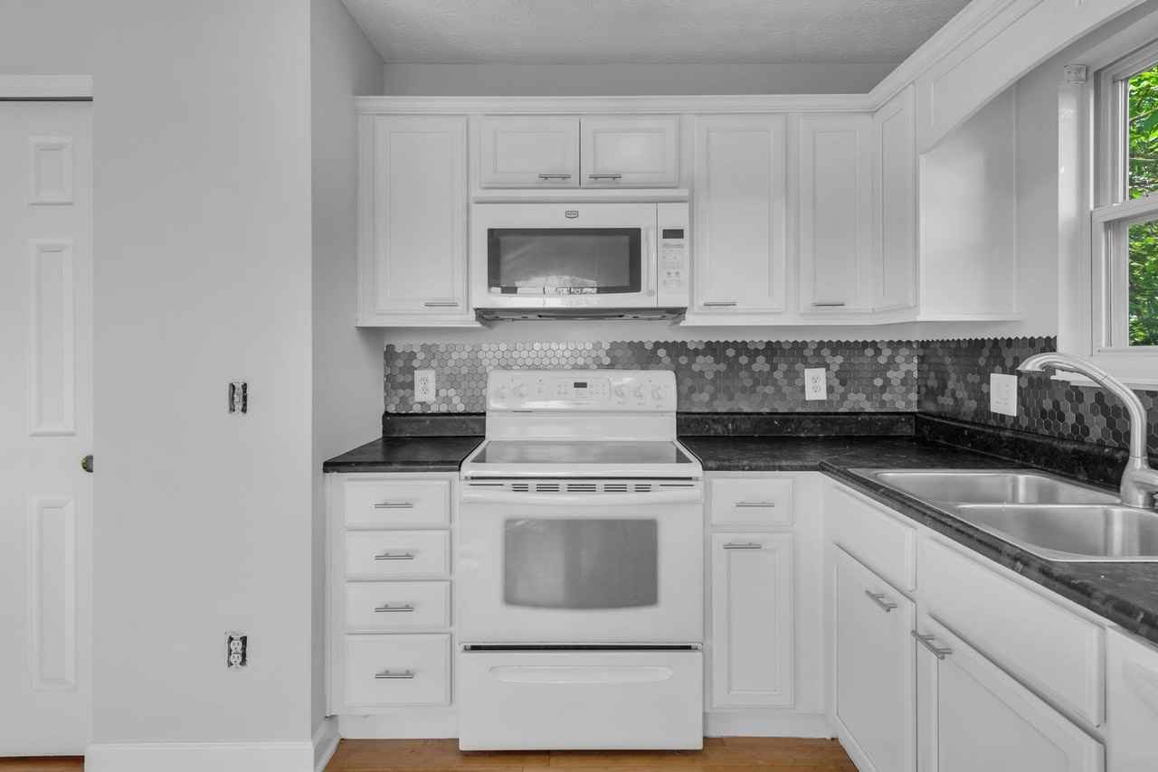 241 Wood Forge Cir - Photo 7 of 35