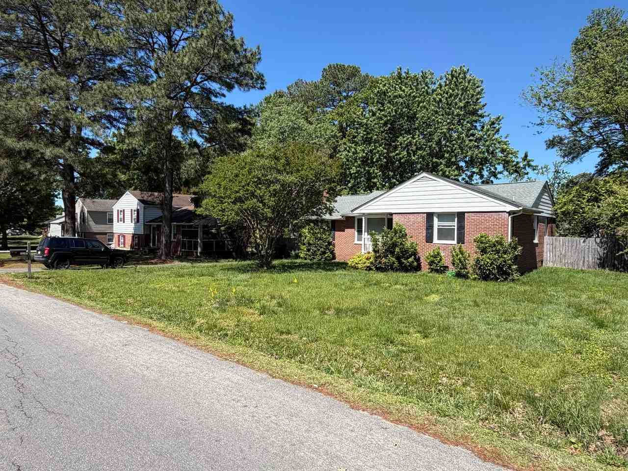 2210 Manlyn Rd - Photo 3 of 32