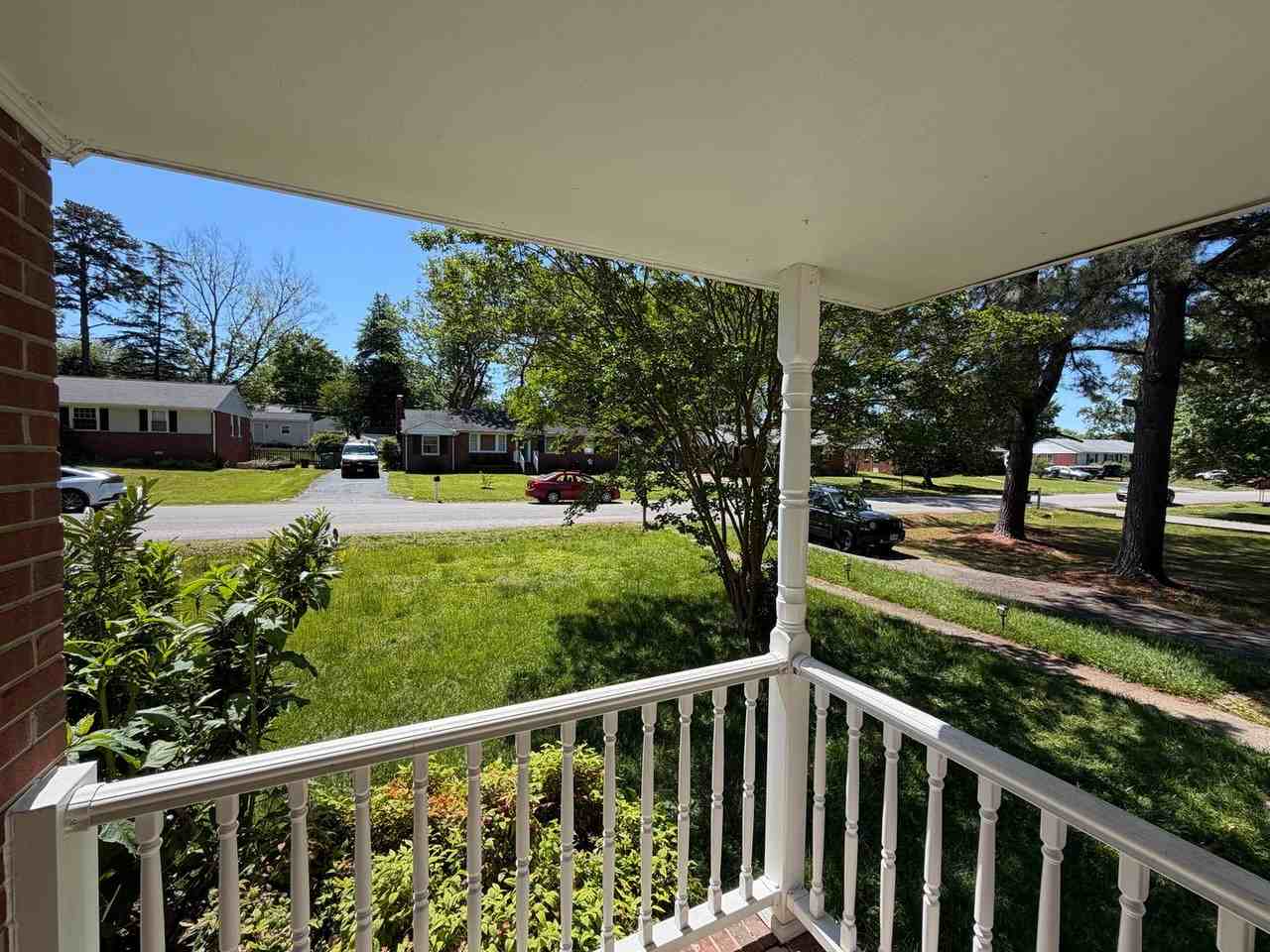 2210 Manlyn Rd - Photo 4 of 32