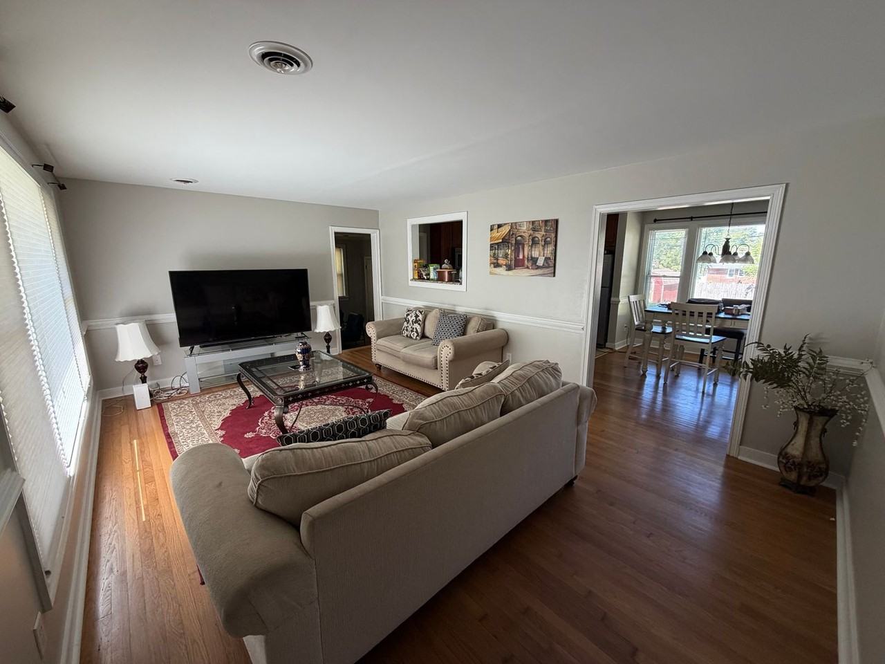 2210 Manlyn Rd - Photo 5 of 32