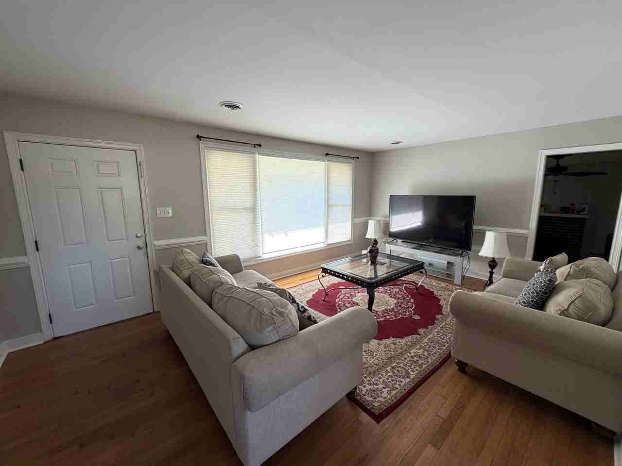 2210 Manlyn Rd - Photo 6 of 32