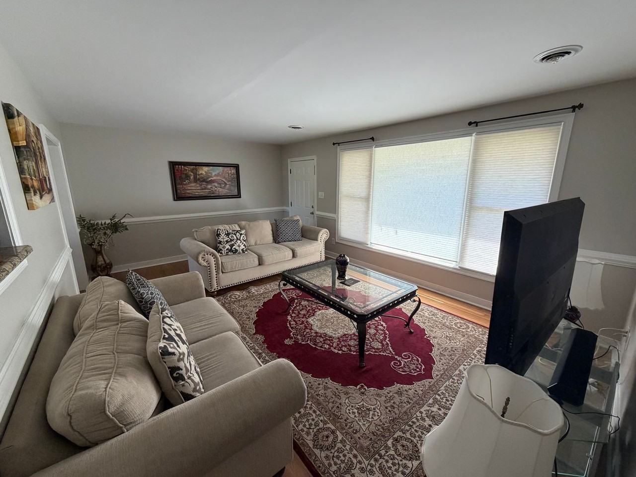 2210 Manlyn Rd - Photo 7 of 32