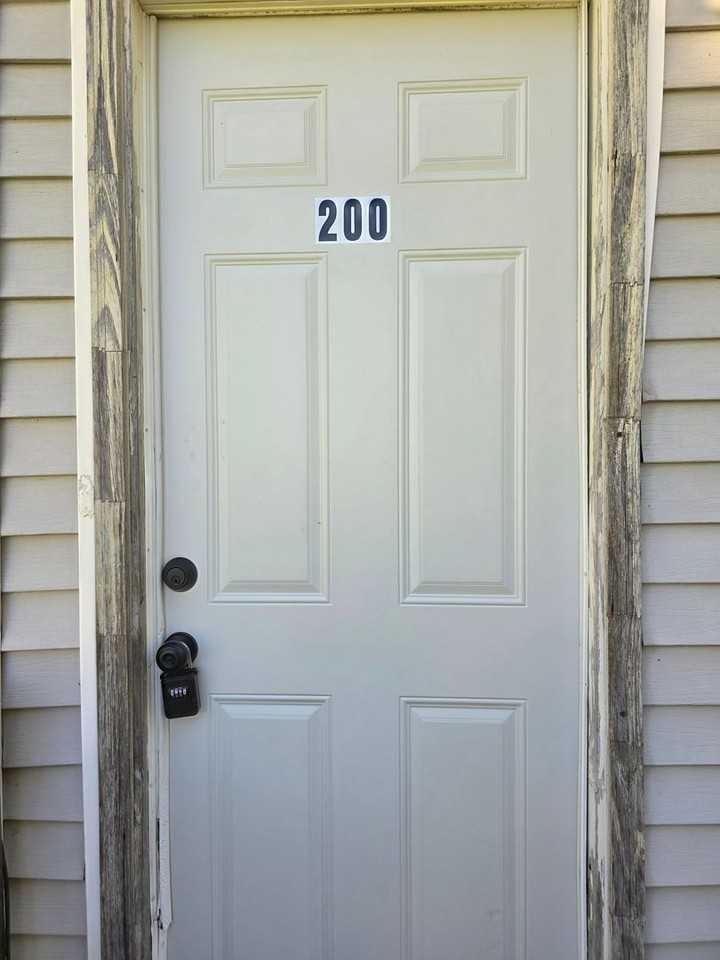 1029 S 3rd St - Photo 2 of 9