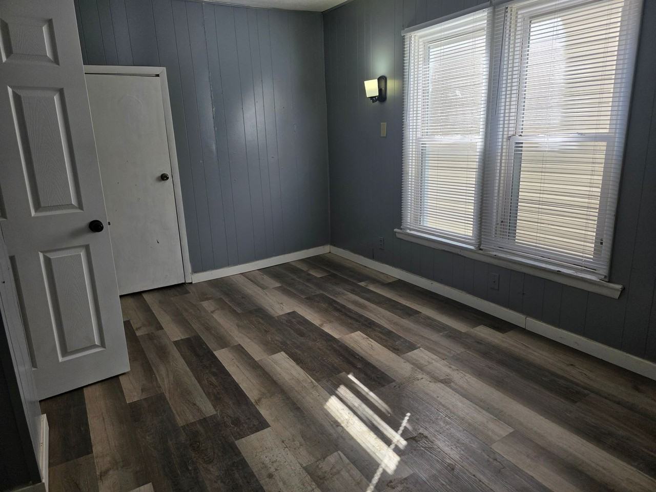 1029 S 3rd St - Photo 6 of 9