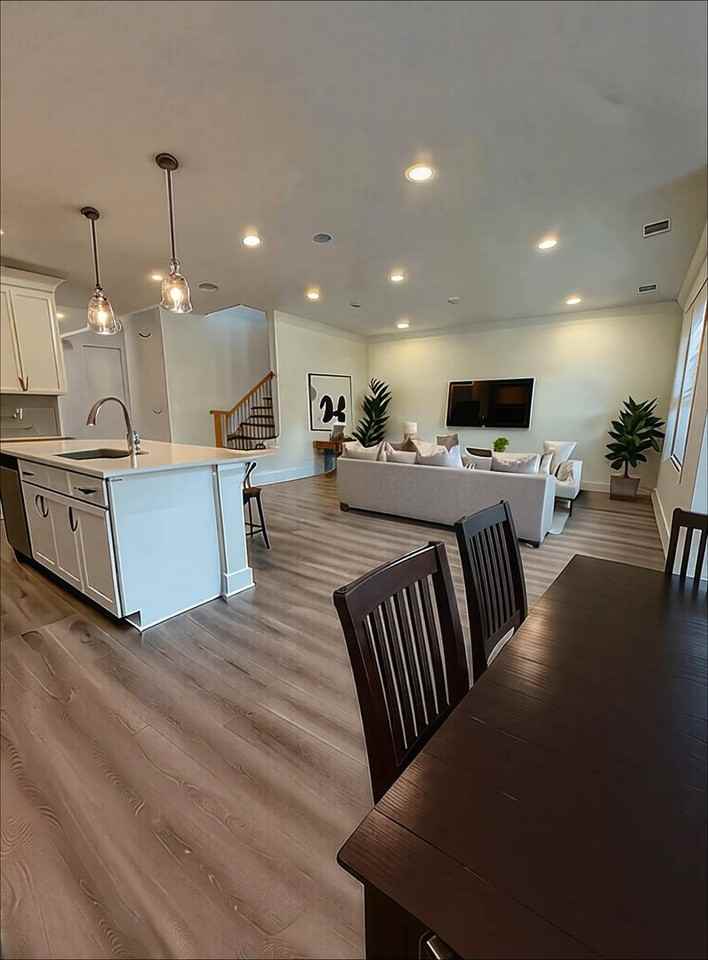 3149 Arbor Valley Rd - Photo 3 of 30